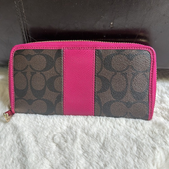 Coach zippered continental wallet - Picture 2 of 4